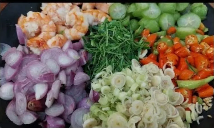 Bahan untuk membuat sambal ganja khas Aceh 