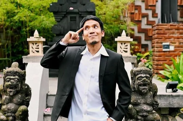 Viral video lawas saat Desta Mahendra kena 'ultimatum' oleh ketiga anaknya karena melakukan hal yang kurang pantas.