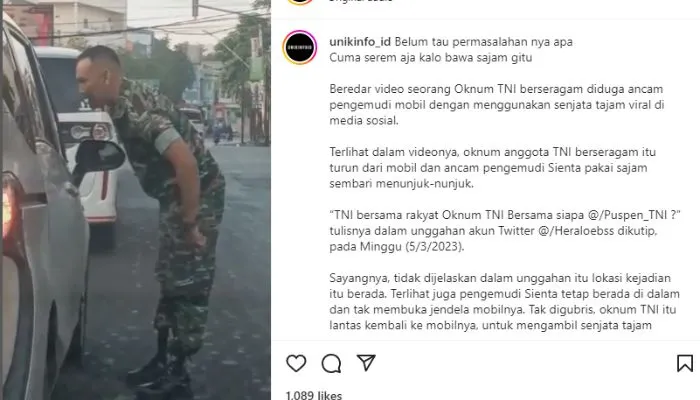 Potret TNI Terlihat Acungkan Senjata Tajam