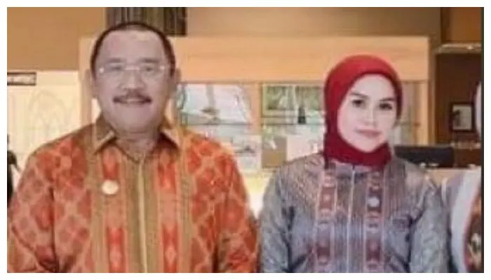 Pj Bupati Bombana, Burhanuddin dan sang istri