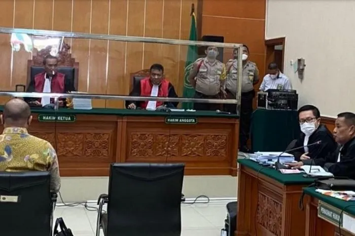 Persidangan Teddy Minahasa di PN Jakarta Barat