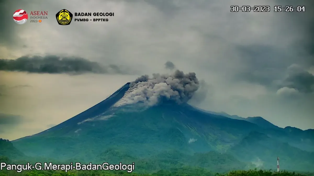 Update Gunung Merapi: 5 Kali Luncurkan Awan Panas Guguran Sejauh 1.000 Meter