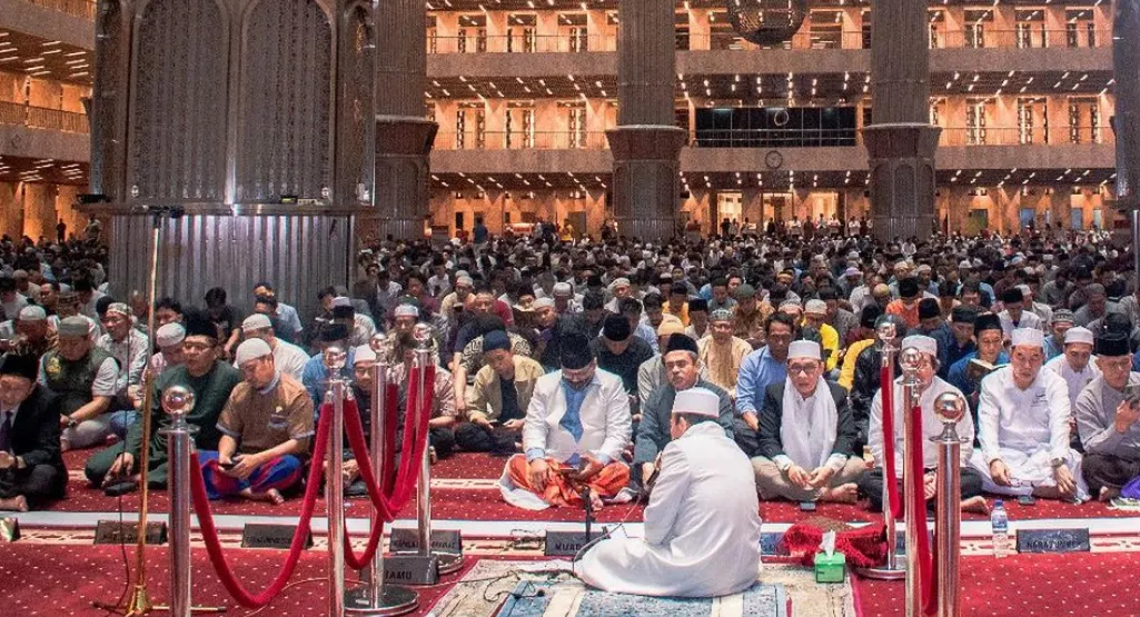 Masjid Istiqlal: Ilustrasi kegiatan Buka Bersama dan Jadwal Kegiatan Rutin&nbsp;Bulan Ramadan