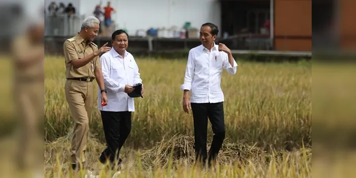 Ganjar Pranowo bersama Prabowo Subianto dan Jokowi