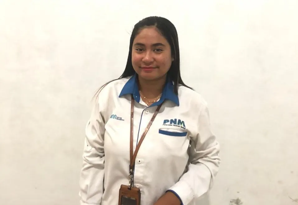 Dyah Ayu Febrianti Wabang adalah salah satu Insan PNM yang merasakan manfaat dari pemberdayaan karyawan melalui beasiswa pendidikan.
