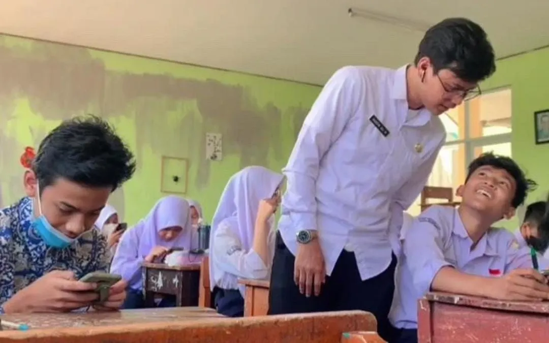 Husein Ali Rafsanjani, Guru Muda ASN Pangandaran Yang Diancam Dipecat Hingga Mengundurkan Diri Karena Pungli.