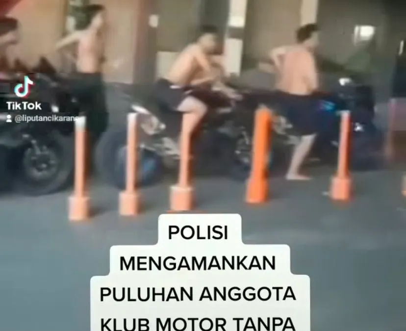 Potret Konvoi Club Motor Tanpa Busana