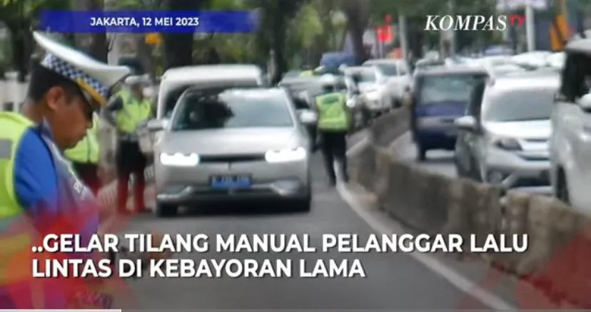 Polemik Tilang Manual yang Kembali Diberlakukan 