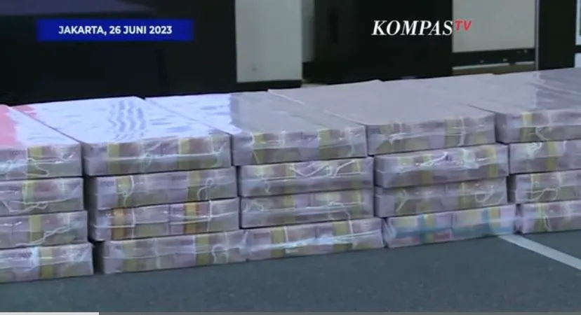 KPK Pamer Tumpukan Uang Hasil TPPU Lukas Enembe Senilai Rp 81 M