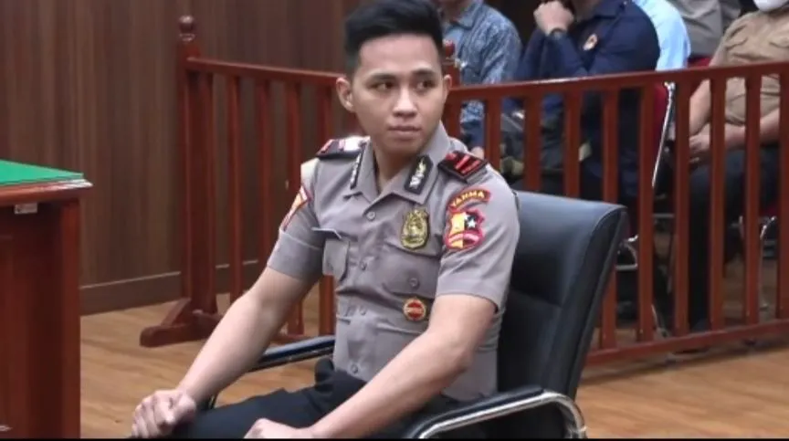 Richard Eliezer Pudihang Lumiu atau Bharada E hadapi sidang komisi kode etik profesi atau (KKEP). Sidang diketahui berlangsung tertutup di gedung TNCC Mabes Polri pada hari ini, Rabu, 22 Februari 2023.