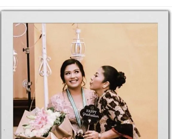Trisha Eungelica bersama ibundanya Putri Candrawathi