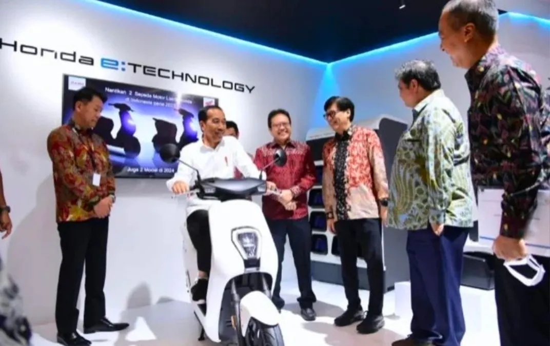 Presiden Jokowi Gunakan Kendaraan Motor Listrik