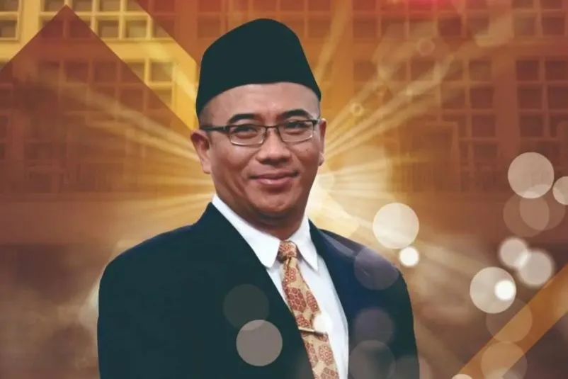  DKPP memberikan sanksi peringatan kepada Ketua KPU RI Hasyim Asy'ari karena dinilai melanggar kode etik.
