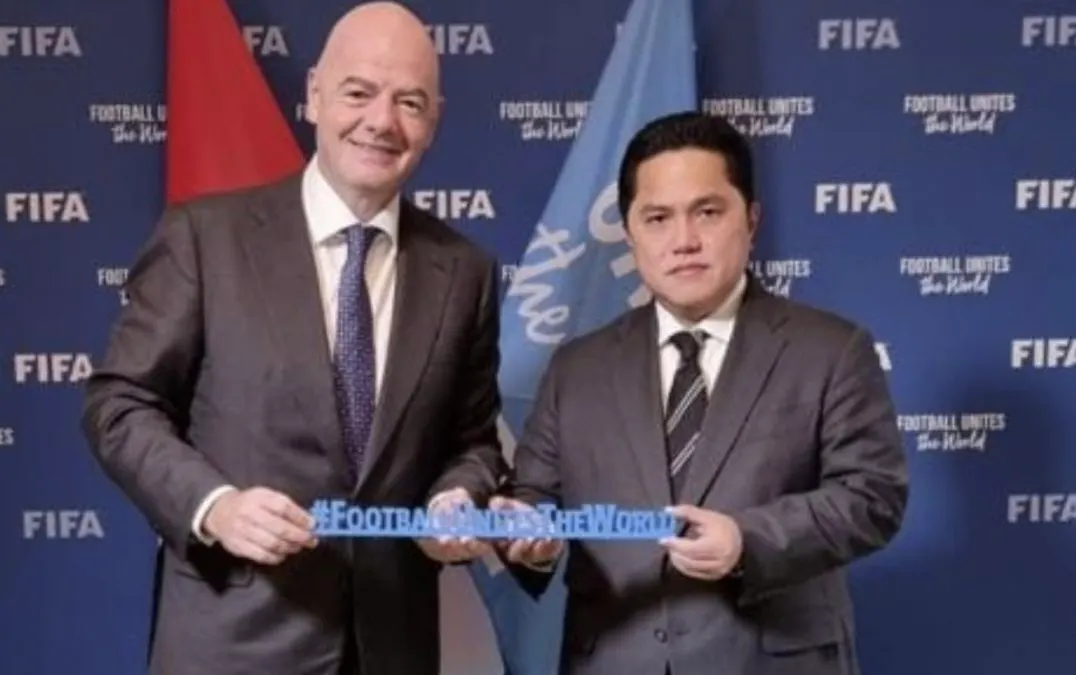 Erick Thohir dan Gianni Infantino bertemu di Paris.