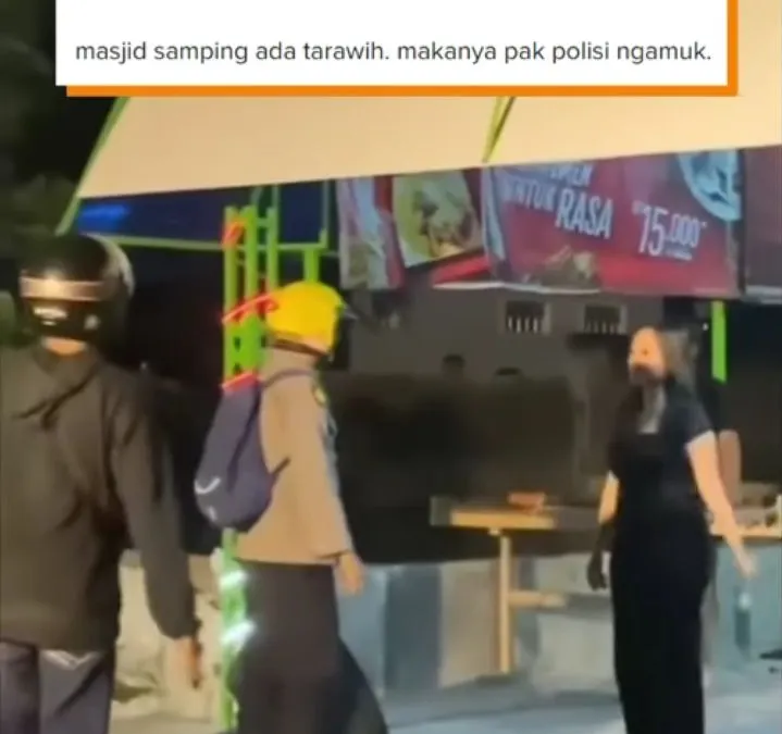 Anggota Polisi ini tegur dan hentikan segera acara dangdutan karena masjid sebelah sedang laksanakan Tarawih.