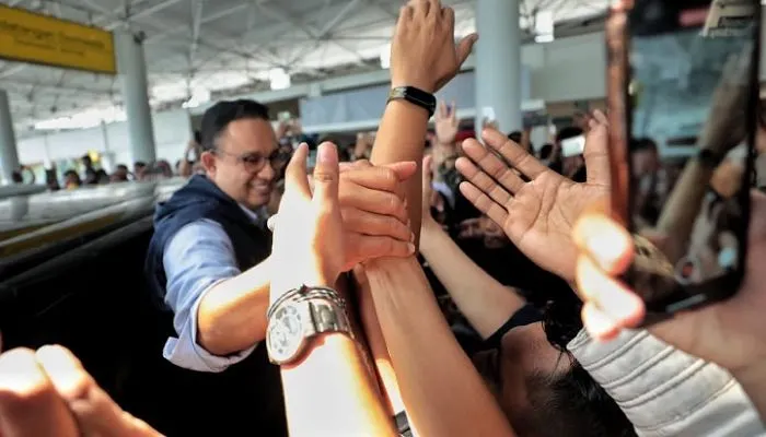 Dalam beberapa survei nama Ganjar Pranowo dan Prabowo Subianto masih saling salip untuk berada di posisi pertama. Anies Baswedan stuck.