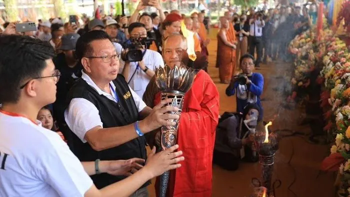 Pengambilan Api Abadi di Hari Raya Waisak
