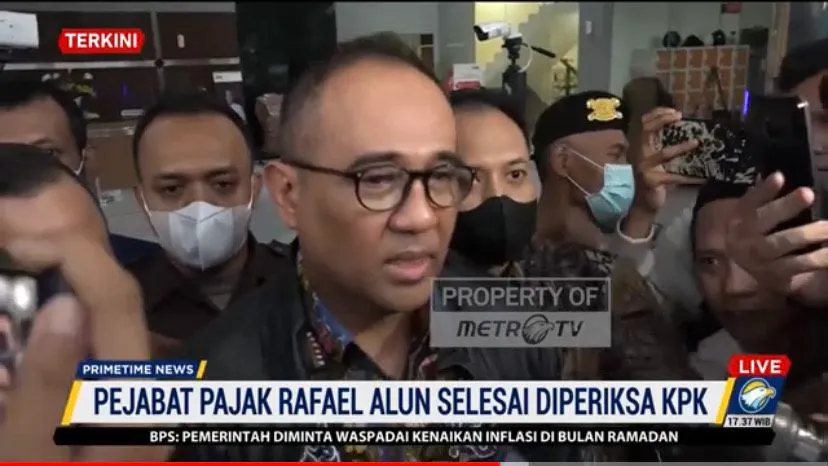 Rafael Alun Trisambodo saat diwawancara setelah diperiksa KPK