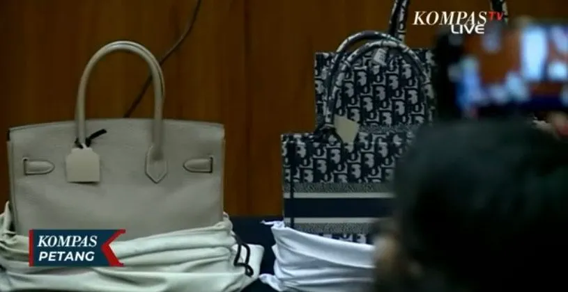 Deretan Tas Mewah Istri Rafael Alun Trisambodo