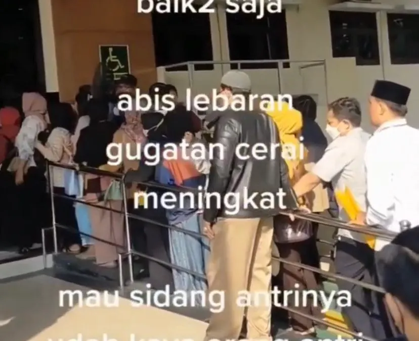 Potret Antrian Pengadilan Agama Cibinong Membludak