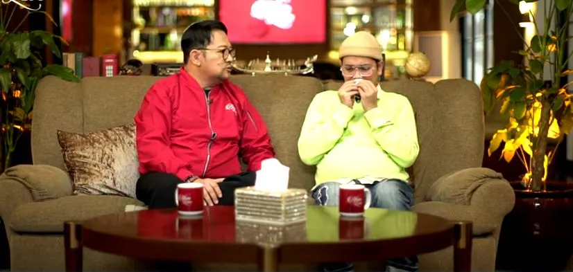 Indra Bekti saat hadir jadi bintang tamu di YouTube Cumicumi, yang dipandu oleh Alvin Adam
