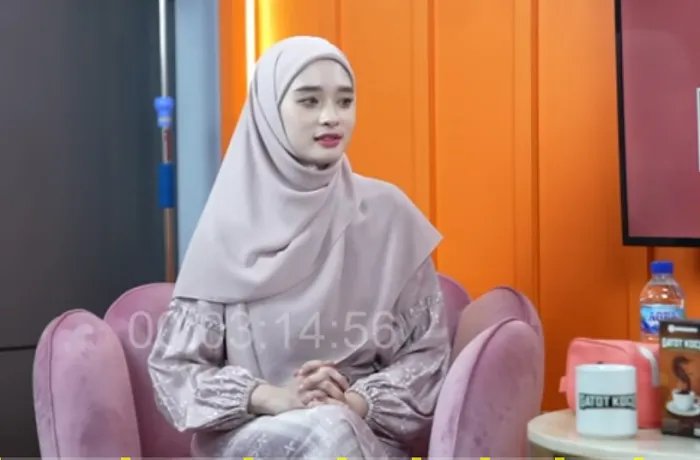 Inara Rusli Lepas Cadar