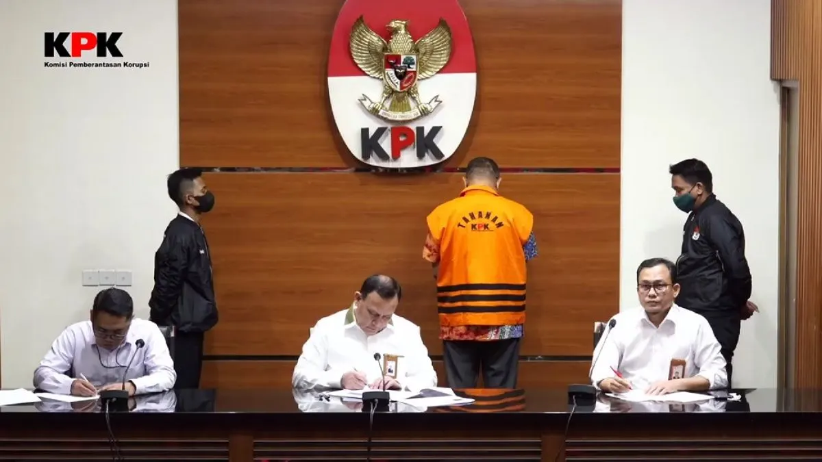 Sekretaris Pendiri Indonesian Audit Watch Iskandar Sitorus menyebutkan Rafael Alun merupakan komplotan