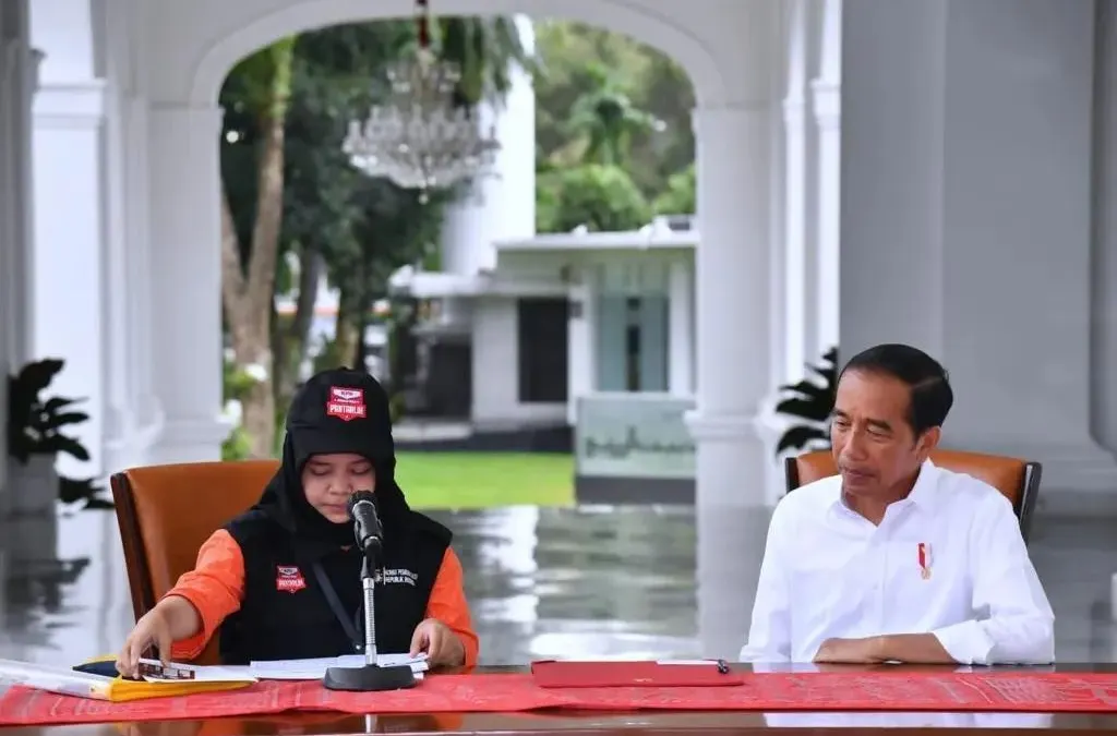 Petugas pemutakhiran data pemilih pemilu 2024 dan Presiden Jokowi