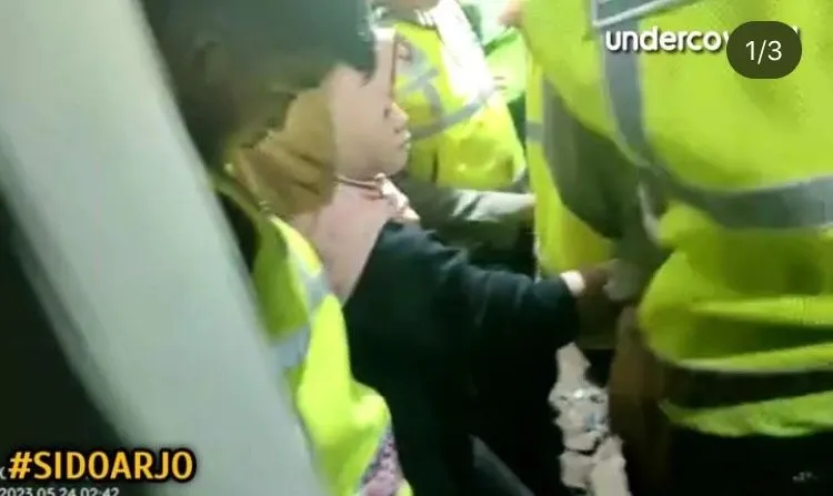 Eka Suciati, kades di Sidoarjo yang disekap oleh warganya.