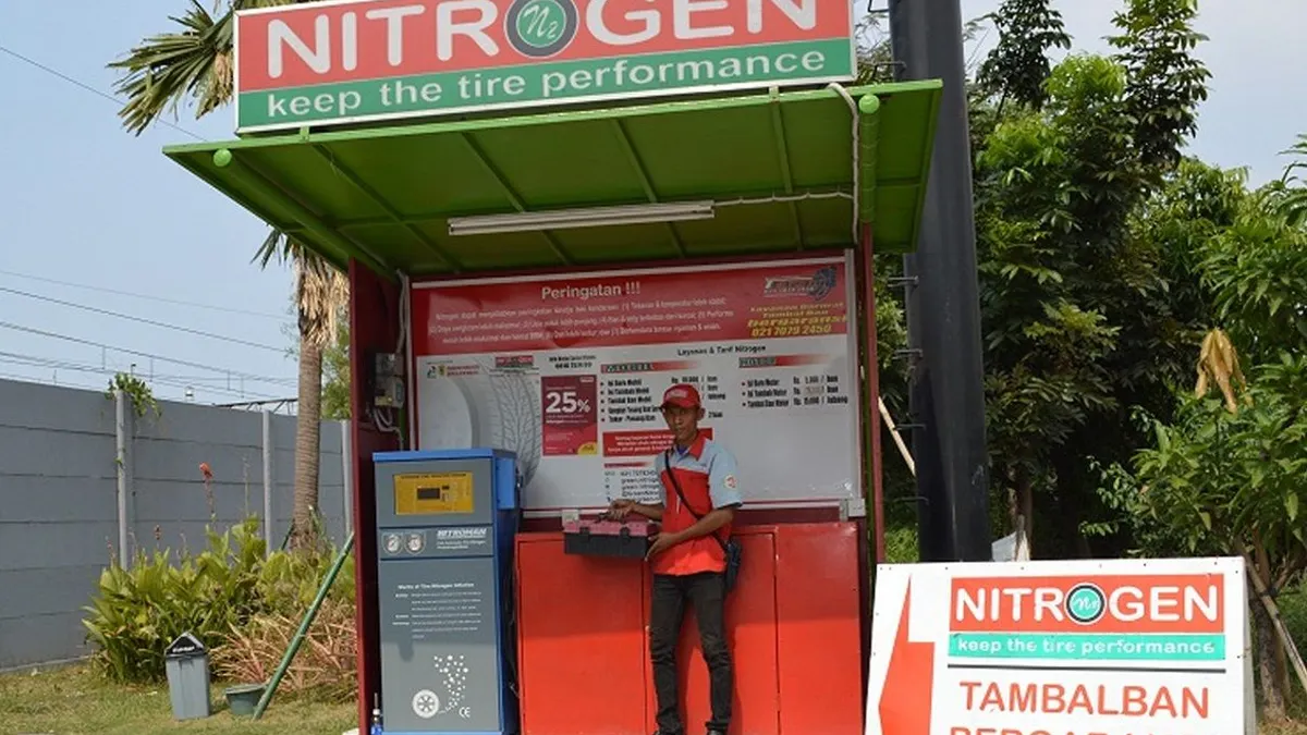 Banyak pemilik kendaraan yang beralih ke penggunaan nitrogen dibandingkan angin biasa untuk memastikan performa dan keamanan lebih baik.