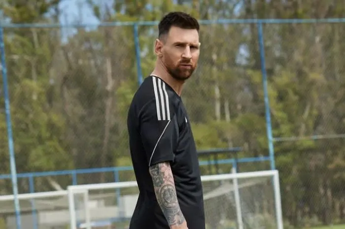 Sosok bintang Timnas Argentina, Lionel Messi dikabarkan gagal bertandang ke Tanah Air melawan Timnas Indonesia.