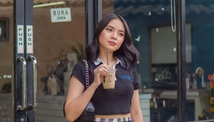 Salah satu food vlogger cantik, Magdalena menjadi perbincangan masyarakat soal kerja sama dengan restoran, kini meminta maaf.