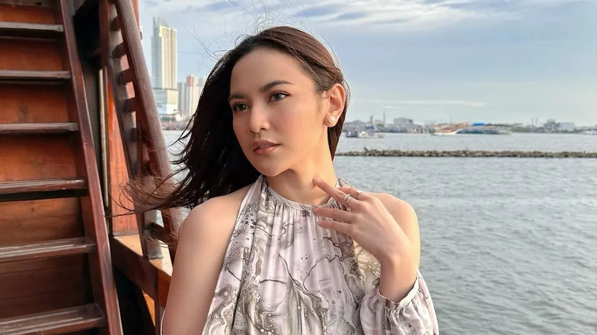 Foto Mahalini -Lirik Lagu dan Chord Gitar Melawan Restu - Mahalini: Mungkinkah Aku Meminta, Kisah Kita Selamanya