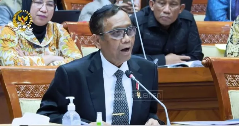 Ketua Komite TPPU Mahfud MD saat Rapat Dengar Pendapat dengan Komisi III DPR RI.