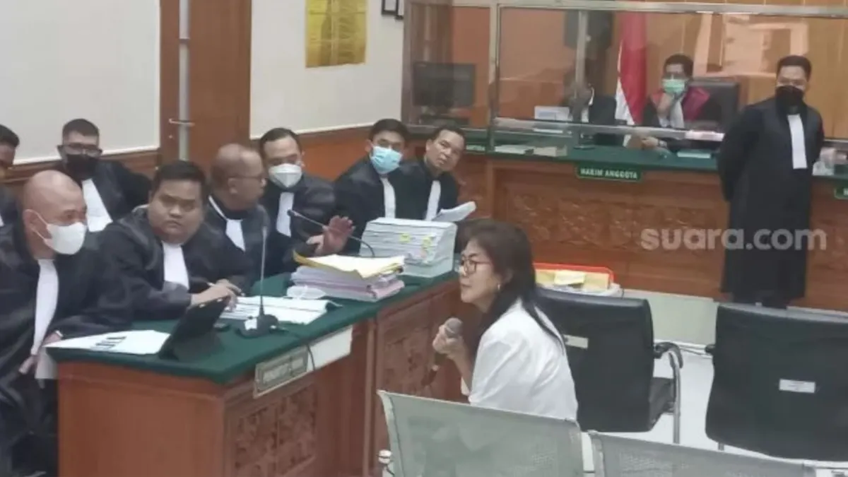 Mami Linda alias Anita Cepu jelaskan apa yang dimaksud dengan istilah galon hingga sembako dalam komunikasi dengan Teddy Minahasa.