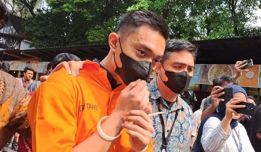 Bererar sebuah video yang menampilkan terdakwa penganiayaan, Mario Dandy Satriyo yang meminta maaf kepada korban dan keluarganya, David Ozora dengan gestur cengengesan.