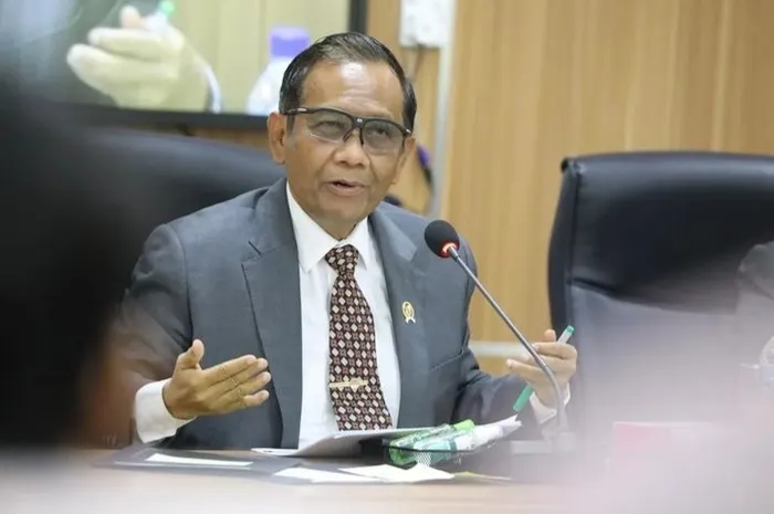 Mahfud MD sang Menko Polhukam panen sindiran pasca membongkar dugaan transaksi mencurigakan senilai Rp349 triliun di Kemenkeu.