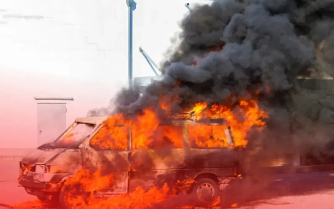 Ilustrasi mobil terbakar yang viral