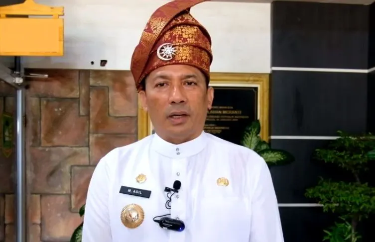 Potret Bupati Meranti, Muhammad Adil
