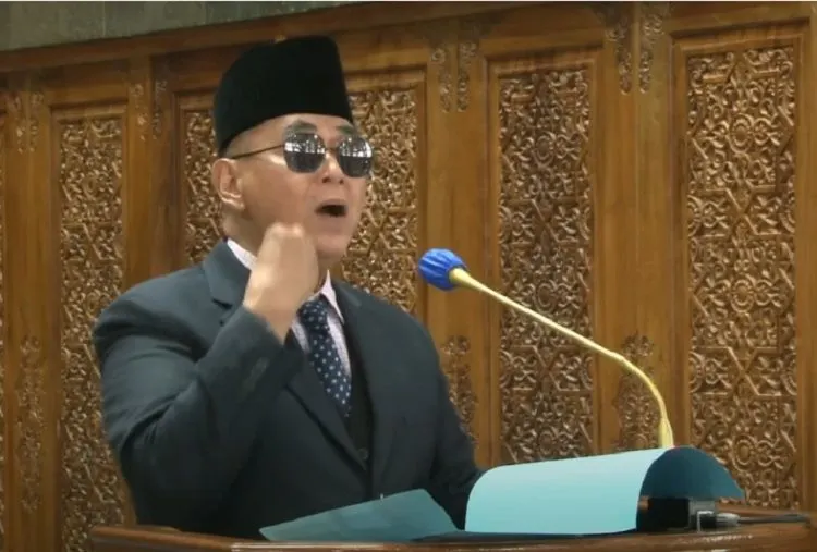 Panji Gumilang, Pemimpin Pondok Pesantren Al Zaytun, mendapatkan panggilan pemeriksaan terkait dengan dugaan penistaan agama.