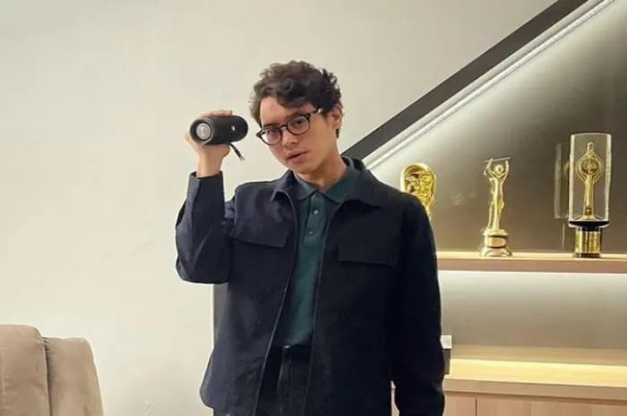 Ardhito Pramono disebut netizen mengamuk hingga lempar gelas di salah satu Kafe di Malang.
