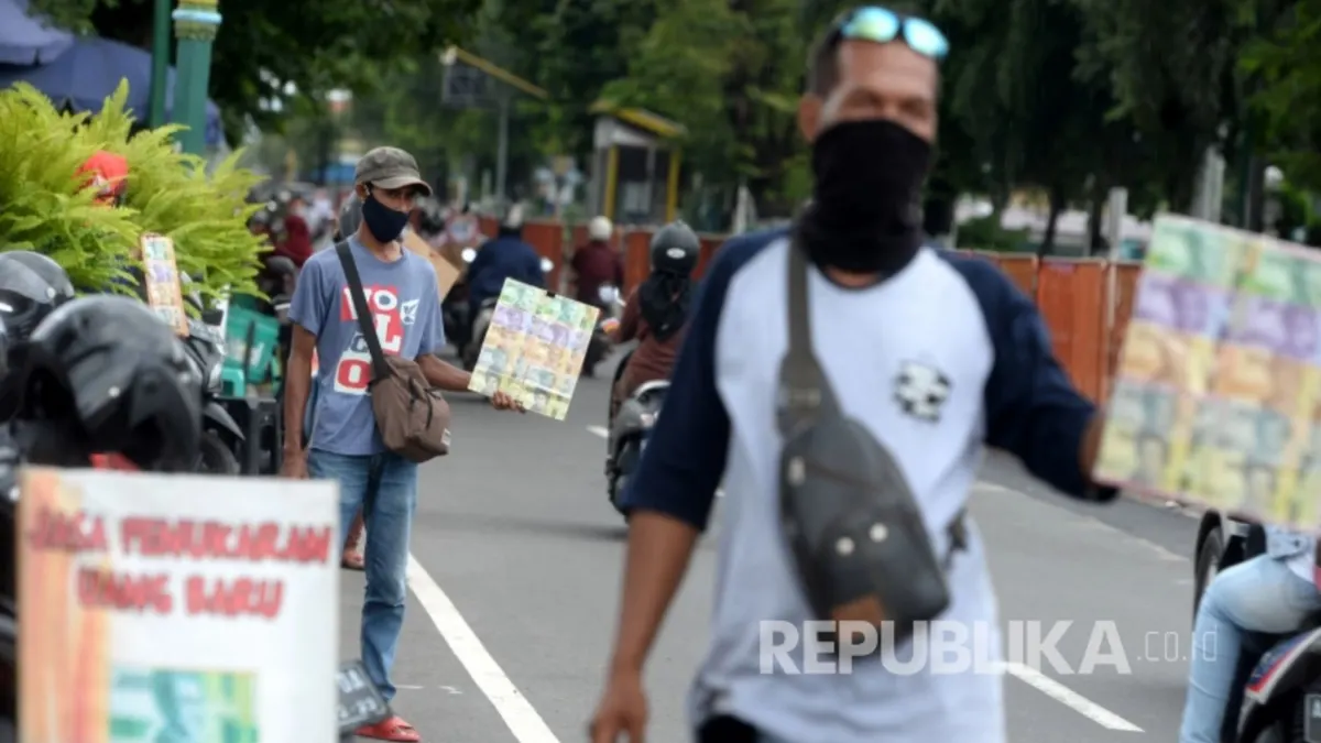 Jasa penukaran uang memang menjadi salah satu alternatif untuk mendapatkan uang dengan nominal yang diinginkan. Namun bagaimana Islam menanggapi kehadiran jasa ini?
