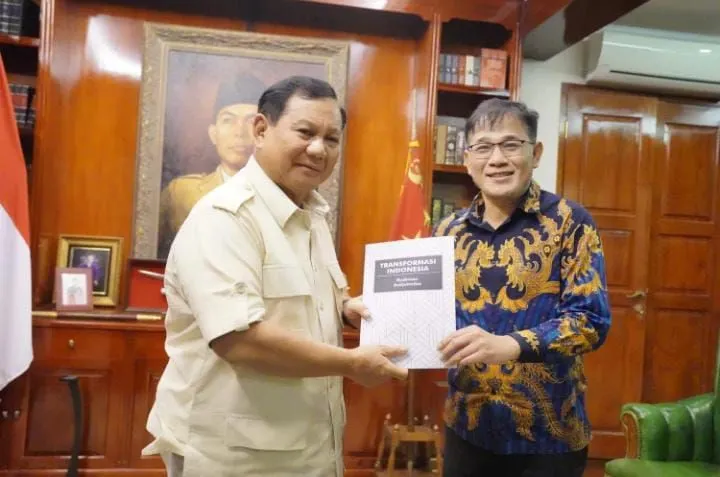 Politikus PDI Perjuangan Budiman Sudjatmiko menyambangi Prabowo Subianto di kediamannya di Kertanegara, Kebayoran Baru, Jakarta Selatan, Selasa (18/7/2023) malam. (Istimewa)