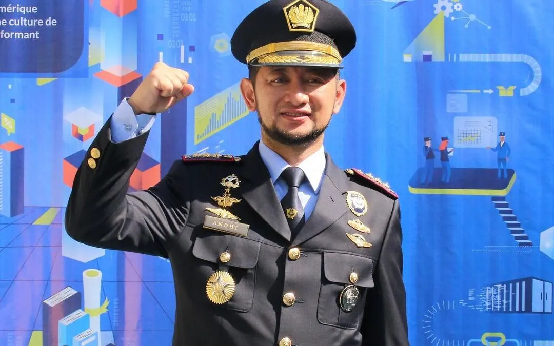 Kepala Bea Cukai Makassar yakni Andhi Pramono ditetapkan sebagai tersangka atas dugaan penerimaan gratifikasi oleh KPK.