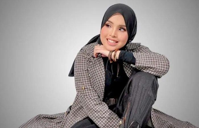Putri Ariani, penyanyi asal Indonesia, mempunyai cara tersendiri untuk membalas komentar netizen di Instagram.