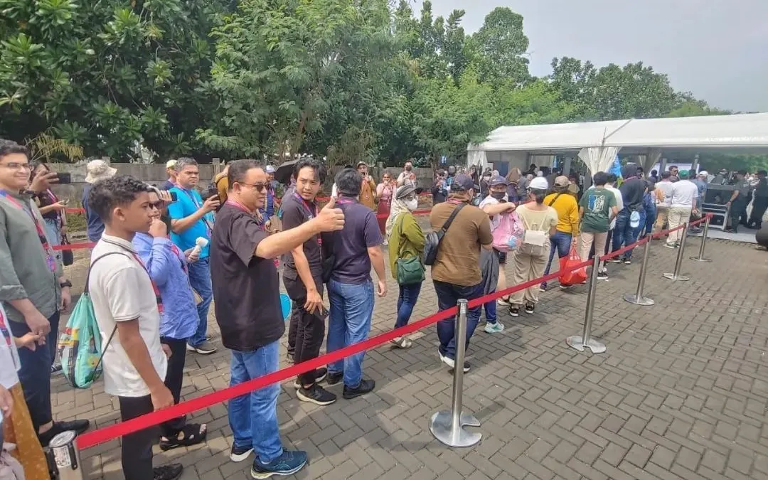 Anies Bawesan antri beli tiket Formula E 