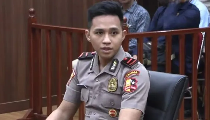 Wakil Ketua LPSK Edwin Partogi Pasaribu memposting kartu merah usai terpidana Richard Eliezer tampil di TV.