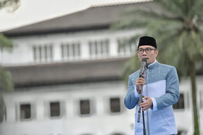 Gubernur Jawa Barat Ridwan Kamil pastikan pelayanan publik warga Bandung menjelang mudik Lebaran 2023 tidak terganggu pasca OTT Wali Kota Bandung Yana Mulyana oleh KPK, Sabtu, 15 April 2023.