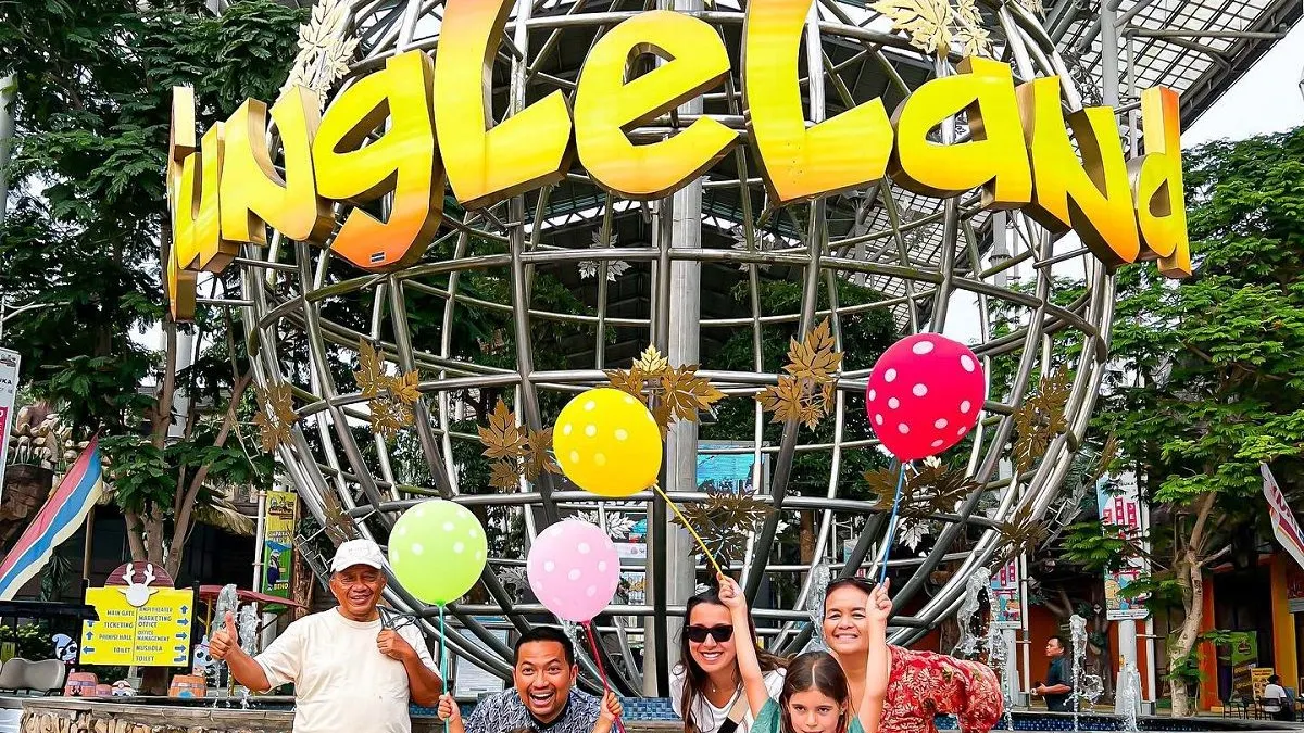 Salah satu tempat yang menawarkan promo pada bulan Agustus adalah Jungleland, yang berlokasi di Sentul, Kabupaten Bogor.