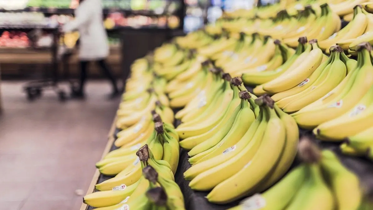 Salah satunya adalah dengan mengkonsumsi buah pisang, dipercaya pisang adalah salah satu buah yang bagus untuk dikonsumsi.